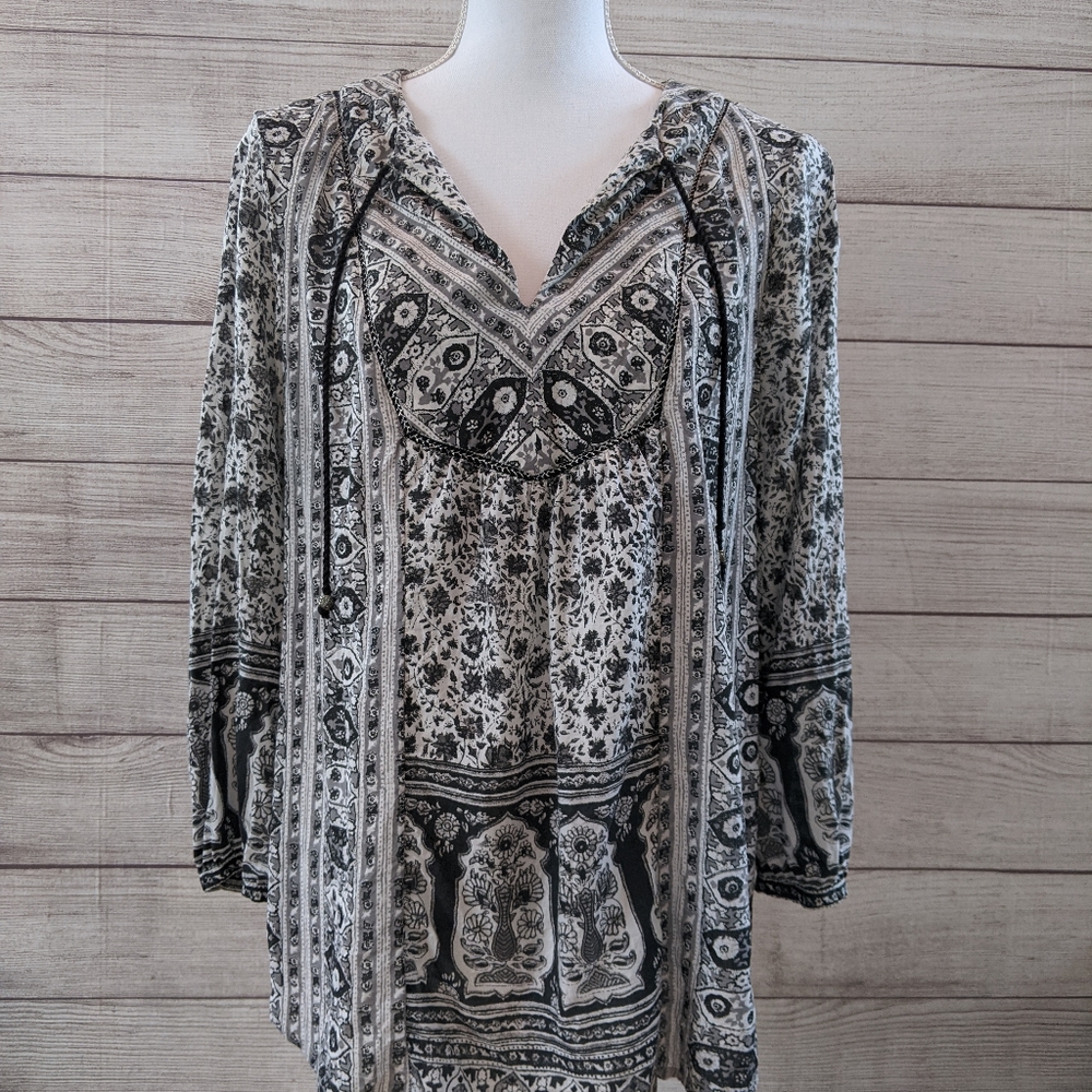 Lucky Brand top, size medium, white and grey in co